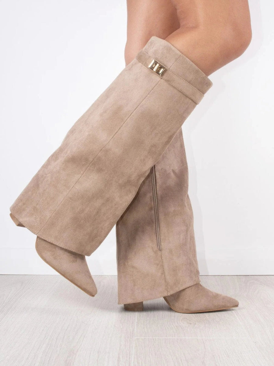 MONTLEIGH — Botas Efecto Ante con Detalle Dorado