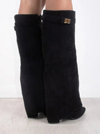 MONTLEIGH — Botas Efecto Ante con Detalle Dorado