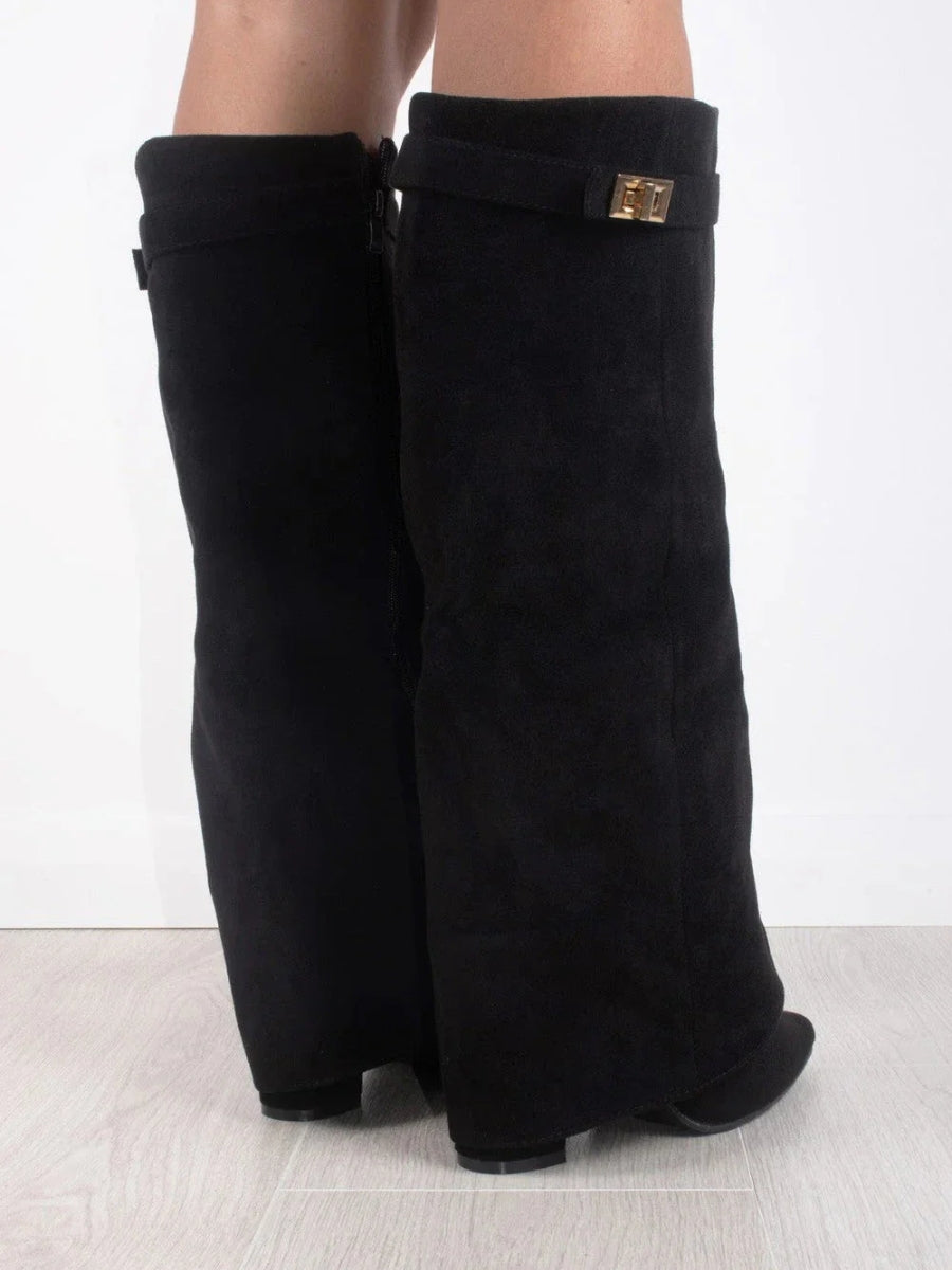 MONTLEIGH — Botas Efecto Ante con Detalle Dorado