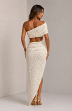 Elegante vestido de ocasión en marfil