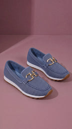 Mocasines Gris Perla con Detalle Dorado