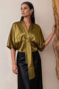 Blusa Romy satinada estilo kimono