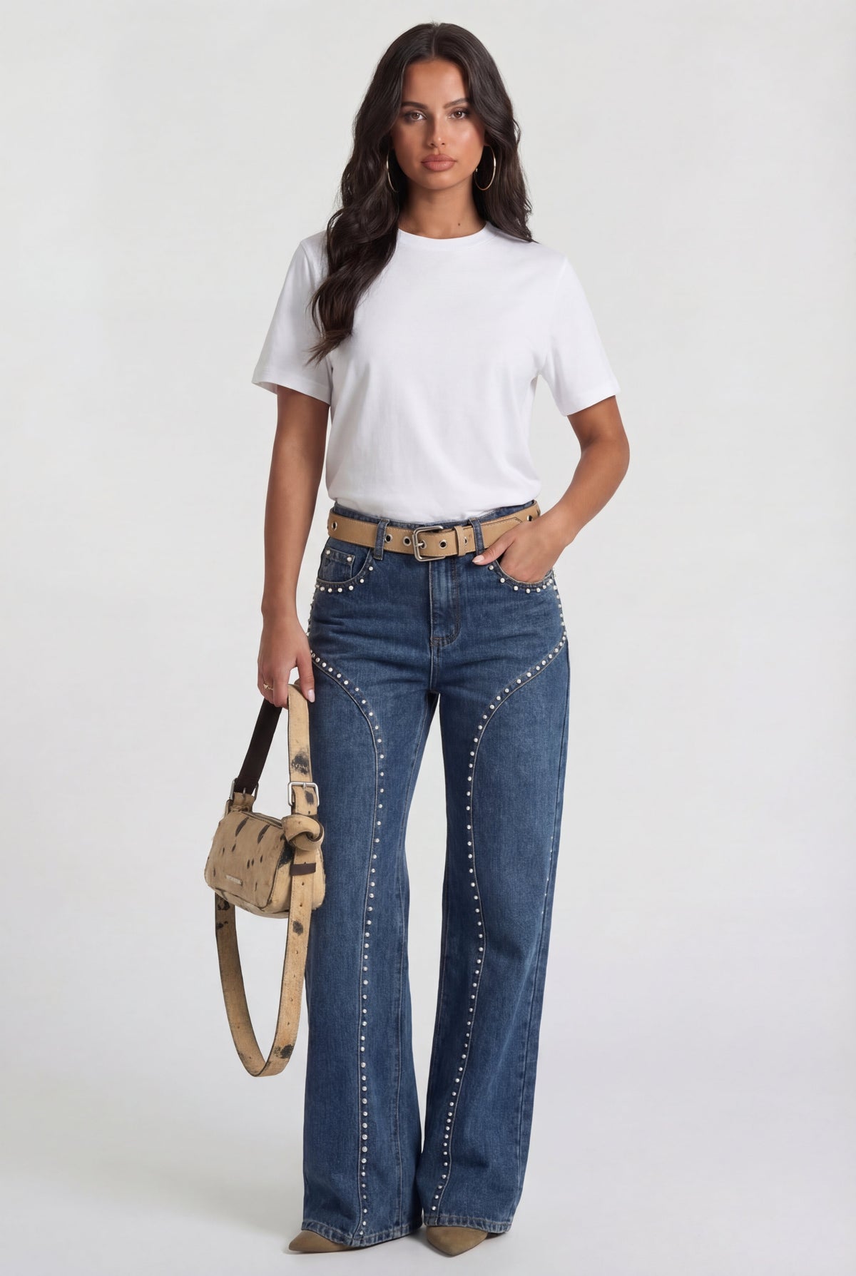 Pantalón vaquero detalles metálicos