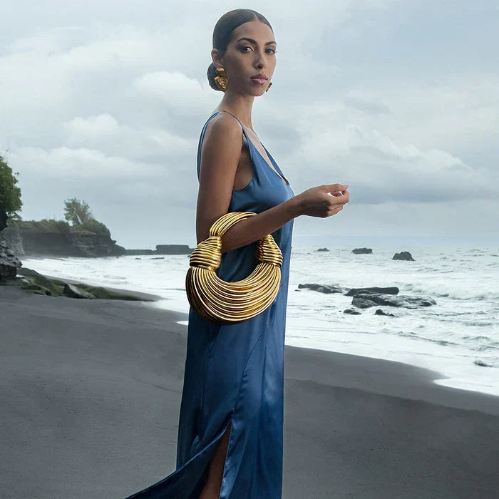 Bolso rígido de diseño escultural
