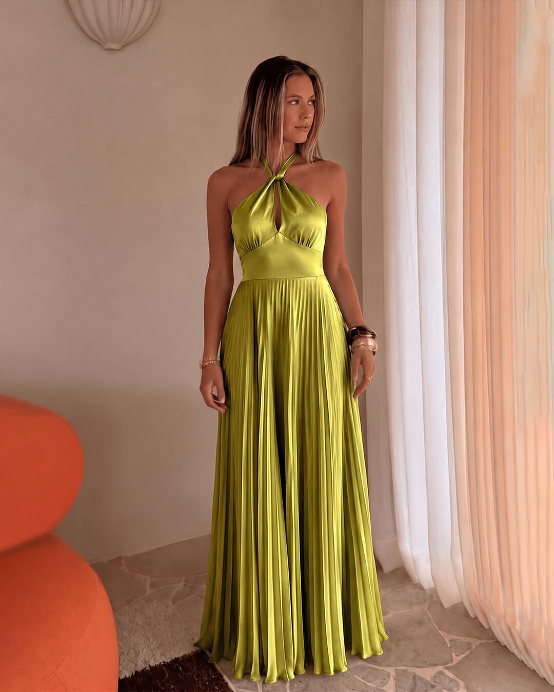 Gala Halter vestido maxi plisado